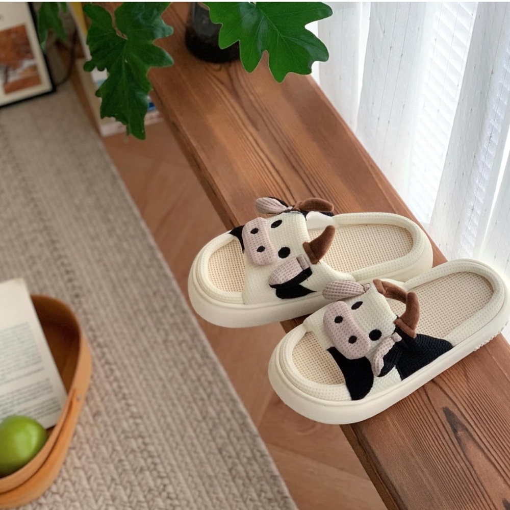 Cute Cow Slippers sizes 40-41 Womens